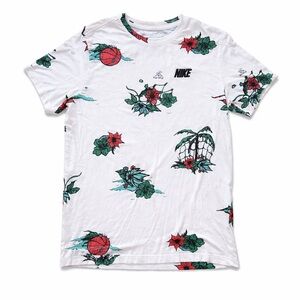 Nike White and Green Short Sleeve Tee